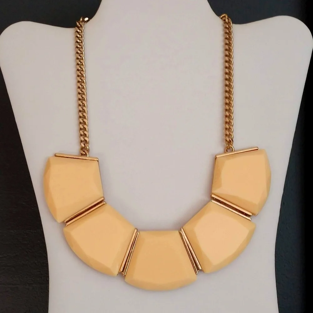 Cream flat beaded necklace